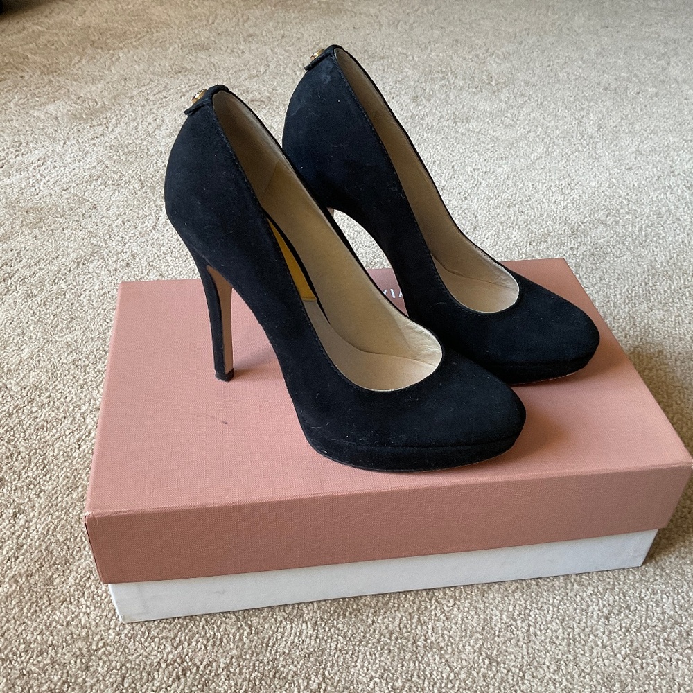 Michael Kors suede pump
